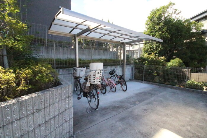 物件外観写真5　(駐輪場)