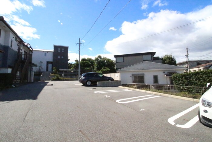 物件外観写真6　(駐車場)