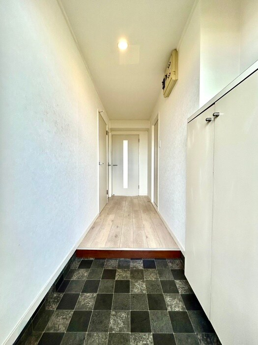 物件内観写真16　(玄関)