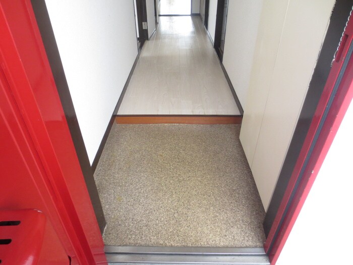 物件内観写真16　(玄関)