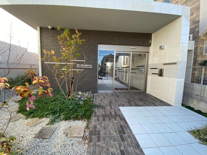 物件外観写真2　(エントランス部分)