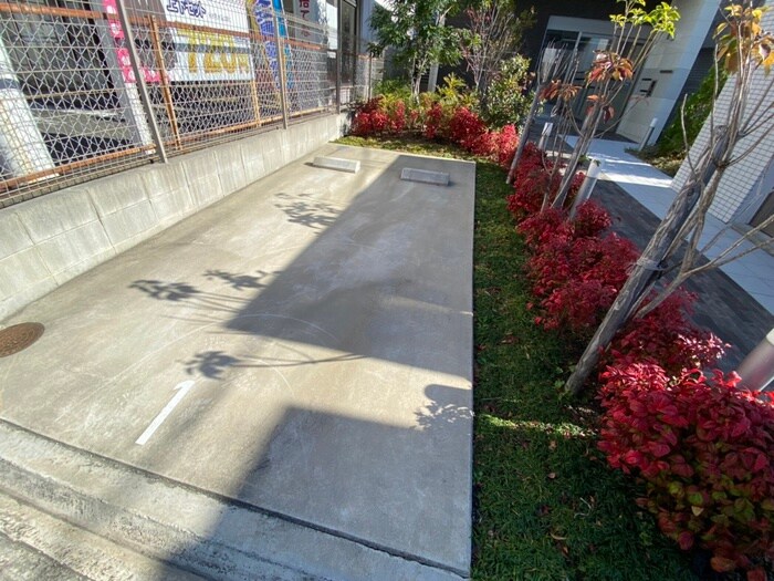 物件外観写真3　(駐車場)