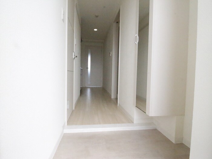 物件内観写真17　(玄関)