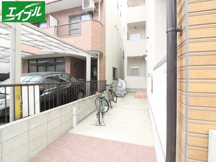 物件外観写真5　(駐輪場)