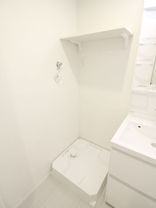 物件内観写真16　(洗濯機置場)