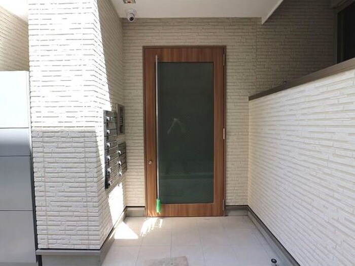 物件外観写真2　(エントランス部分)