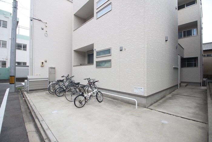 物件外観写真4　(駐輪場)