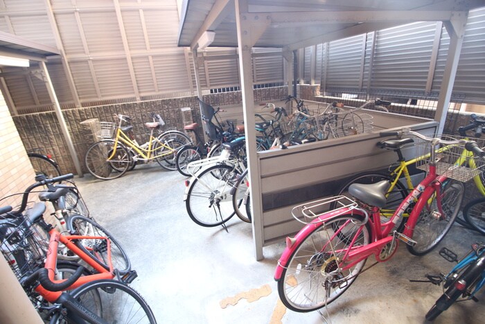 物件外観写真4　(駐輪場)