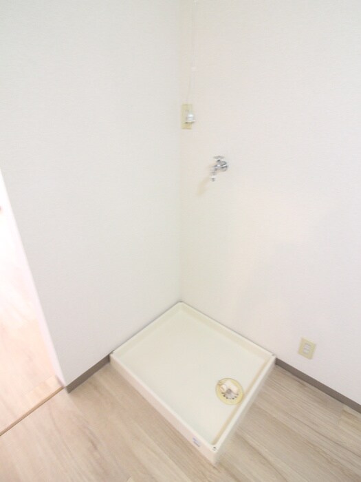 物件内観写真12　(洗濯機置場)