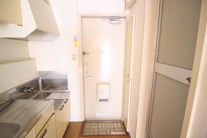 物件内観写真18　(玄関)