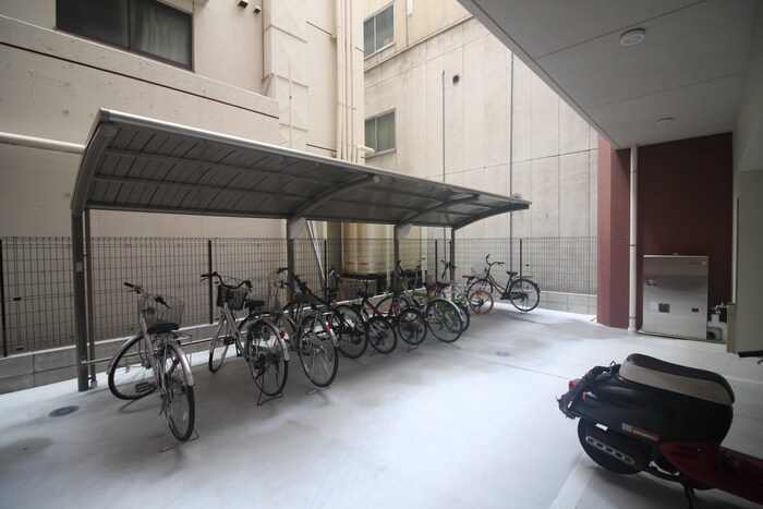 物件外観写真4　(駐輪場)