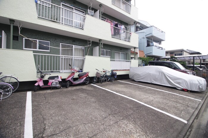 物件外観写真4　(駐車場)