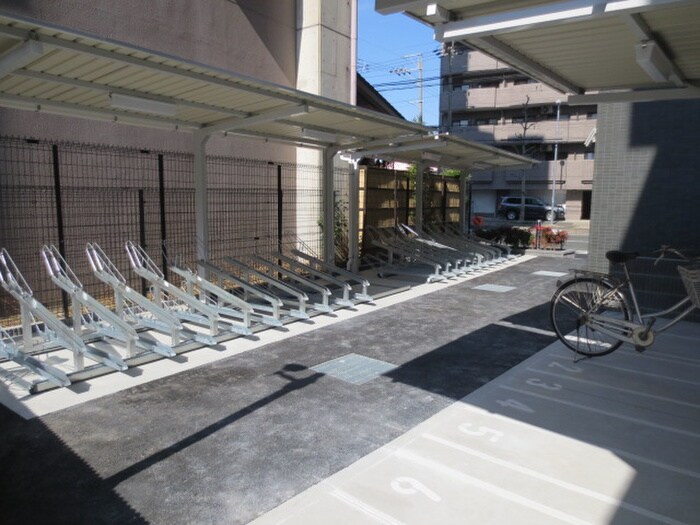 物件外観写真3　(駐輪場)