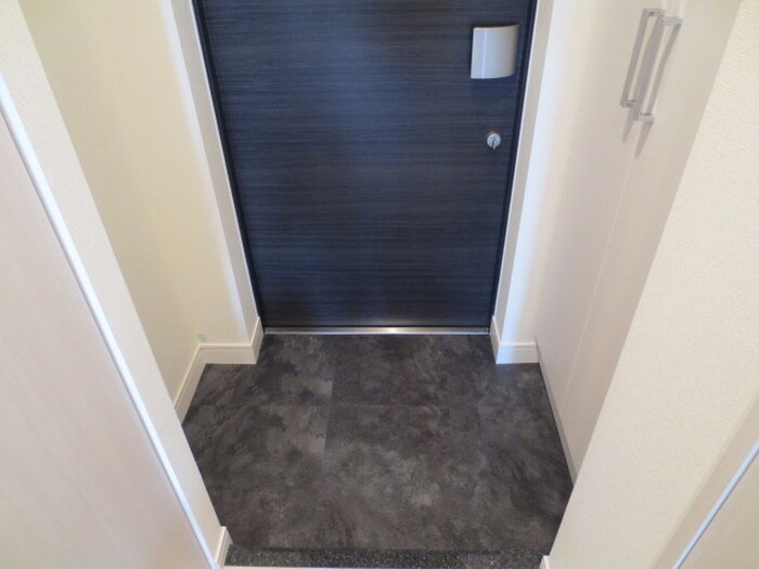 物件内観写真13　(玄関)