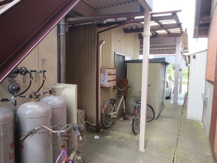 物件外観写真2　(駐輪場)