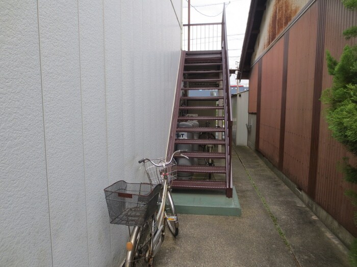 物件外観写真5　(エントランス部分)