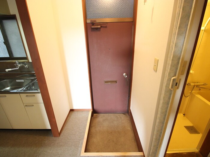 物件内観写真12　(玄関)