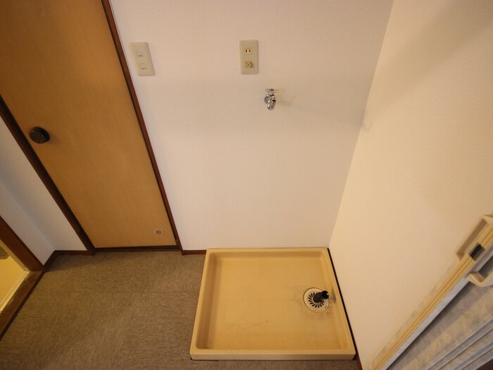 物件内観写真15　(洗濯機置場)