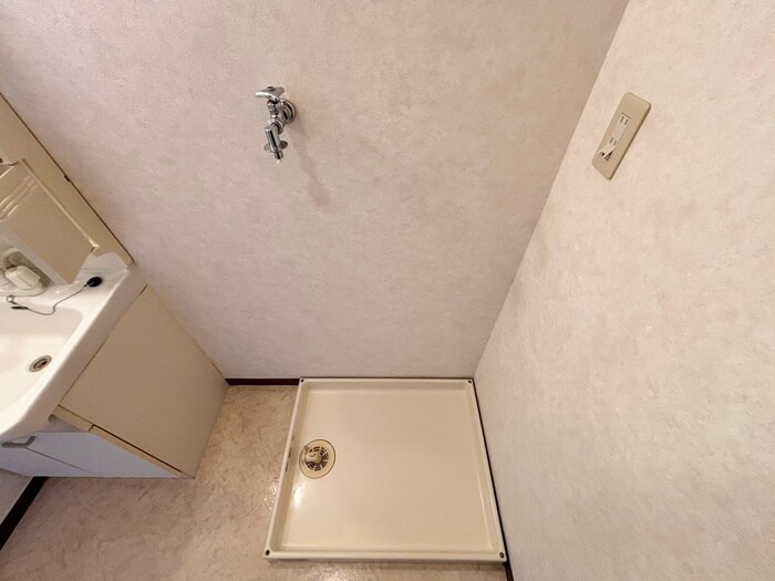 物件内観写真16　(洗濯機置場)