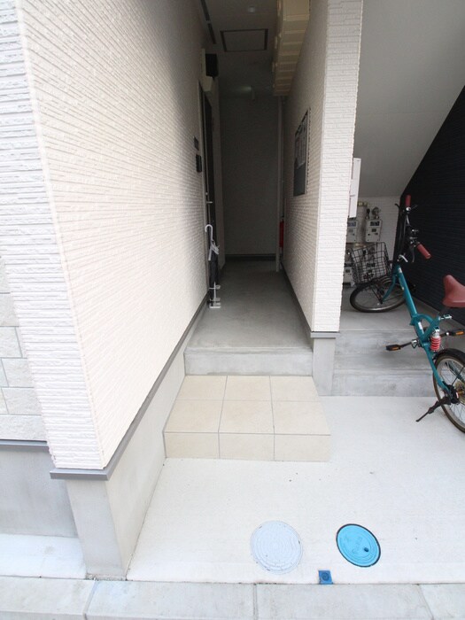物件外観写真5　(エントランス部分)