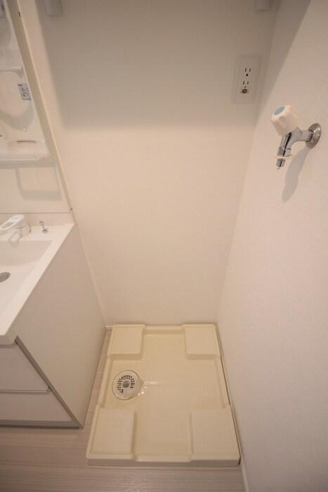 物件内観写真10　(洗濯機置場)