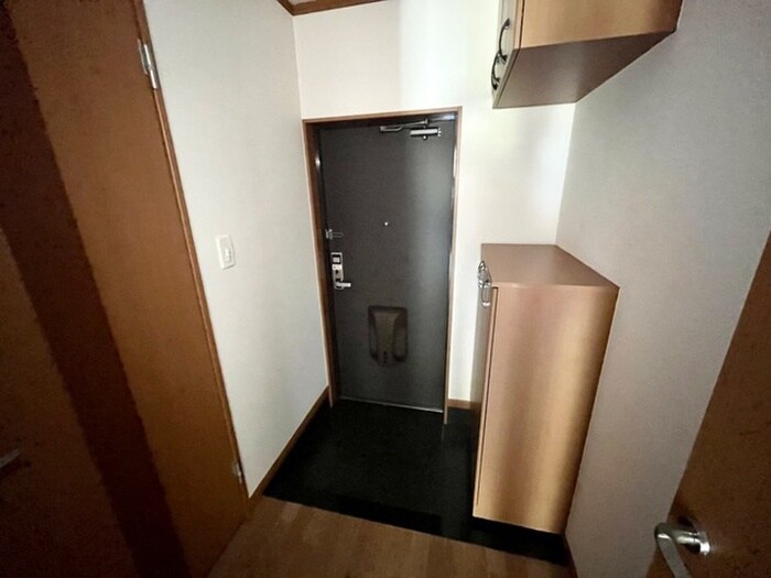 物件内観写真13　(玄関)