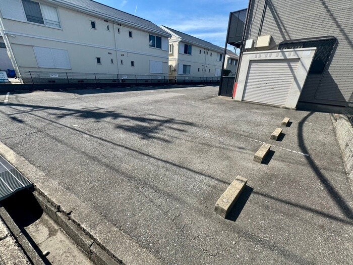 物件外観写真4　(駐車場)