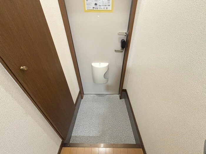 物件内観写真13　(玄関)