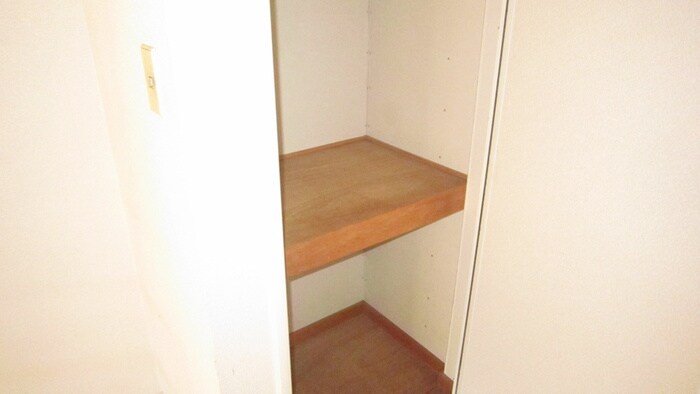 物件内観写真12　(収納)
