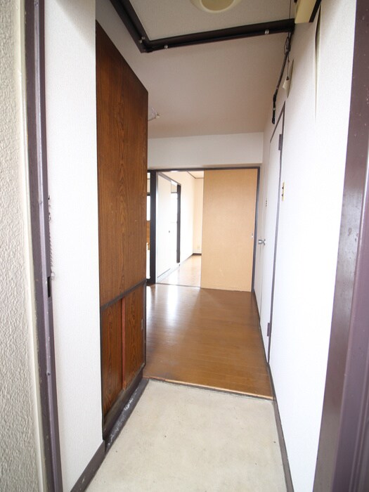 物件内観写真7　(玄関)