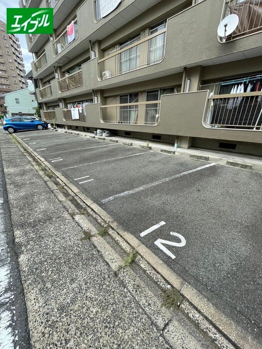 物件外観写真6　(駐車場)