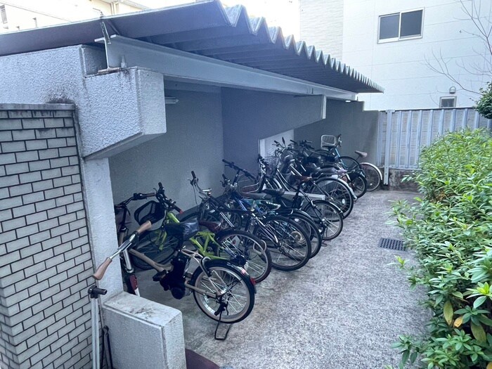 物件外観写真3　(駐輪場)