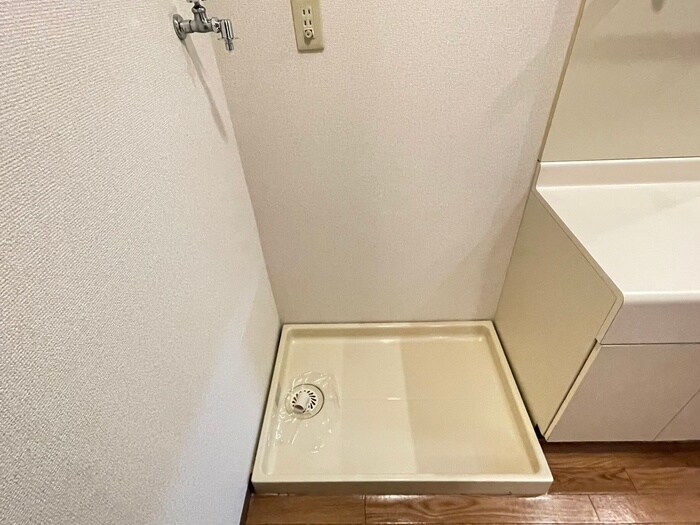 物件内観写真14　(洗濯機置場)