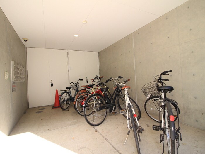 物件外観写真5　(駐輪場)