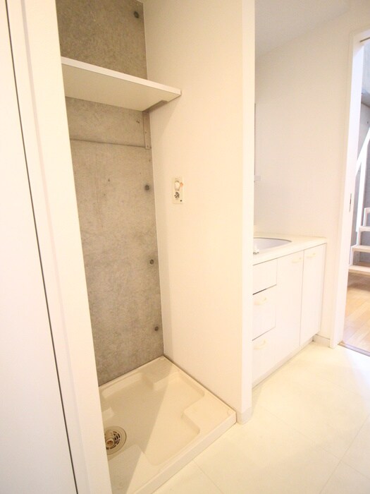 物件内観写真17　(洗濯機置場)