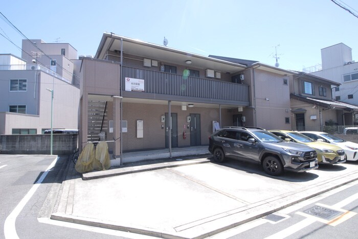 物件外観写真2　(駐車場)