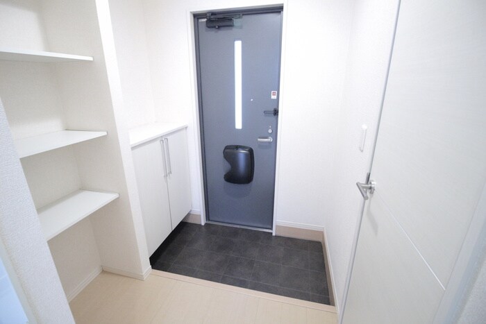 物件内観写真18　(玄関)