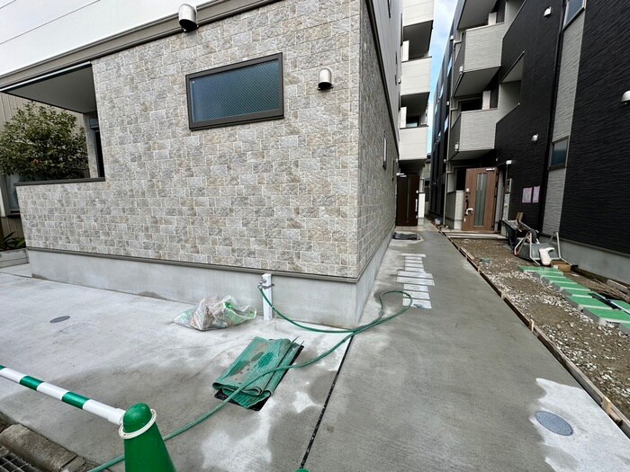 物件外観写真6　(エントランス部分)