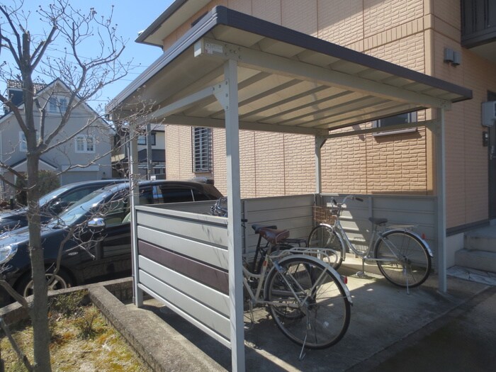 物件外観写真4　(駐輪場)