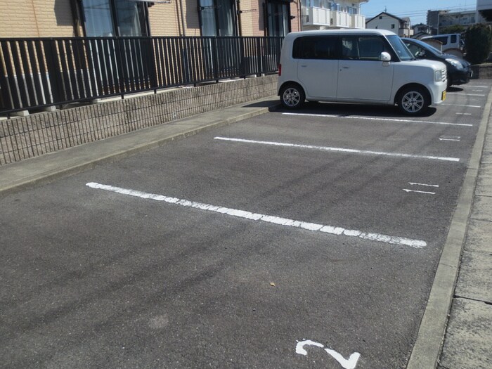 物件外観写真5　(駐車場)