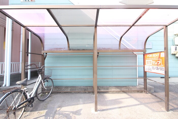 物件外観写真2　(駐輪場)