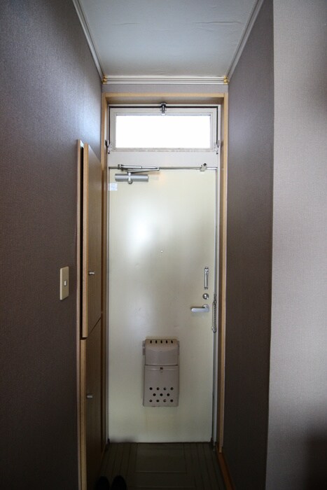 物件内観写真6　(玄関)