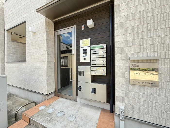 物件外観写真4　(エントランス部分)