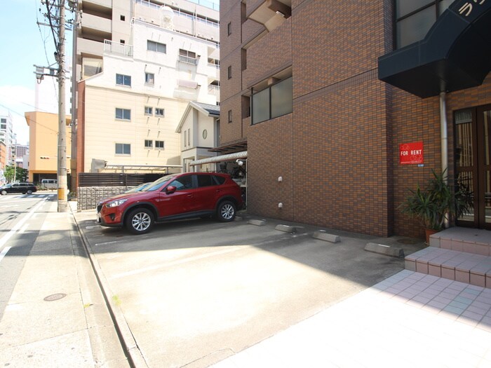 物件外観写真2　(駐車場)