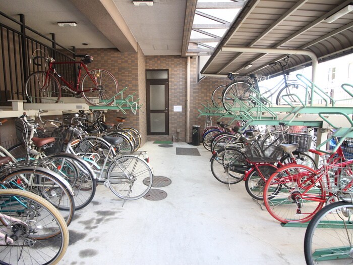 物件外観写真3　(駐輪場)