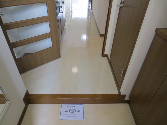 物件内観写真14　(玄関)