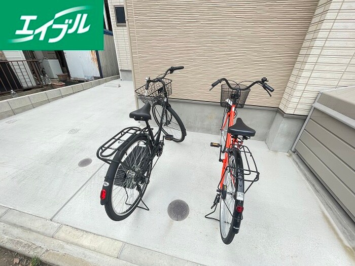 物件外観写真3　(駐輪場)