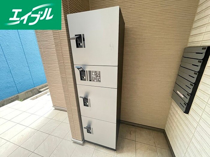 物件外観写真5　(エントランス部分)