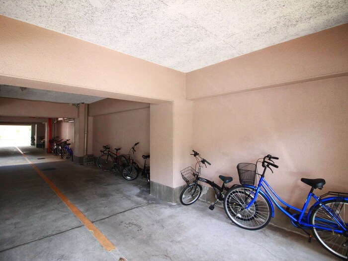 物件外観写真3　(駐輪場)