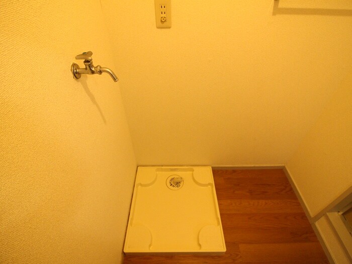 物件内観写真15　(洗濯機置場)